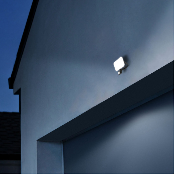 LED прожектор VIDEX F3 30W 5000K з датчиком руху 220V Black (VLE-F3-0305B-S)